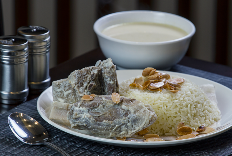 مطعم المنسف العريق في السليمانية، الرياض: أكثر من أربعة عقود من التميز