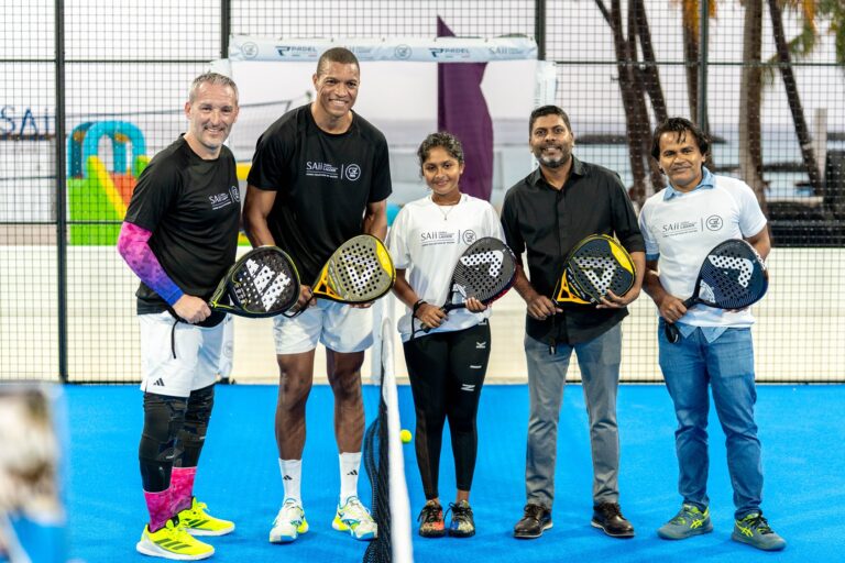 منتجع ساي لاجون /جزر المالديف يفتتح اول ملعب تنس بادل في جزر المالديف بحضور أساطير كرة القدم نيلسون ديدا وجيانلوكا زامبروتا
