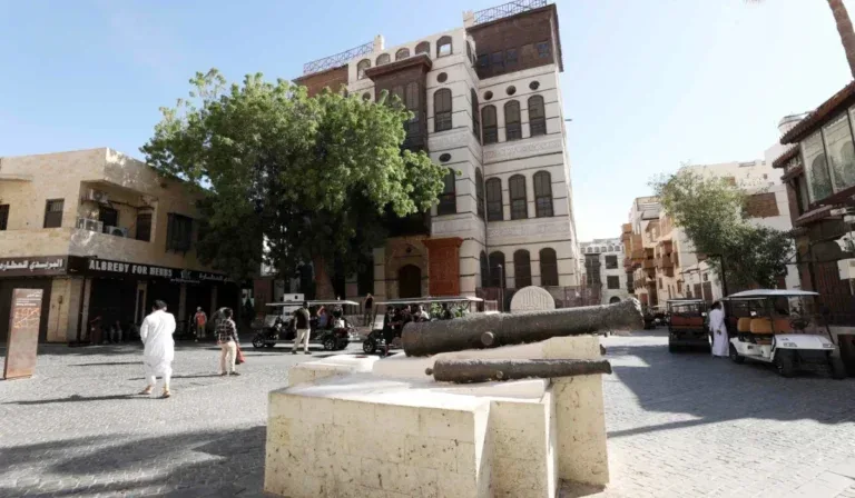 Jeddah residents and visitors express confidence as daily life continues amid regional tensions